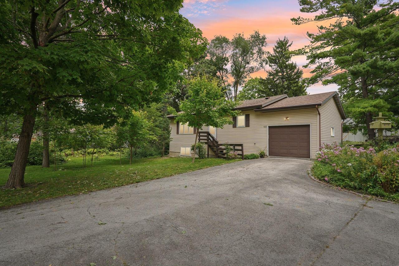 4320 S 35th St, Greenfield, WI 53221