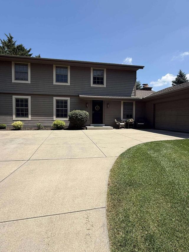 2316 N Ramshead Ct, Waukesha, WI 53188
