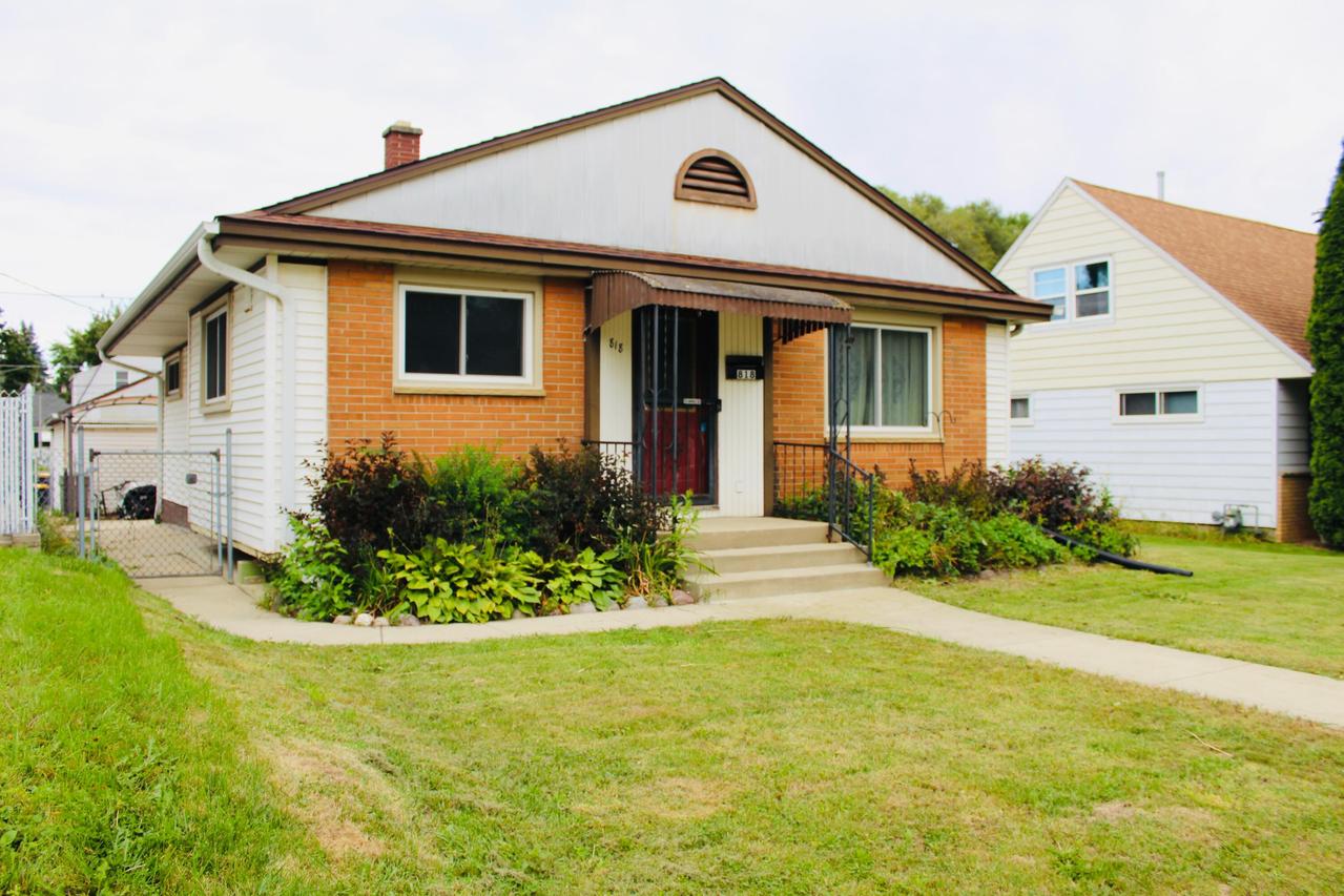 818 S 94th St, West Allis, WI 53214