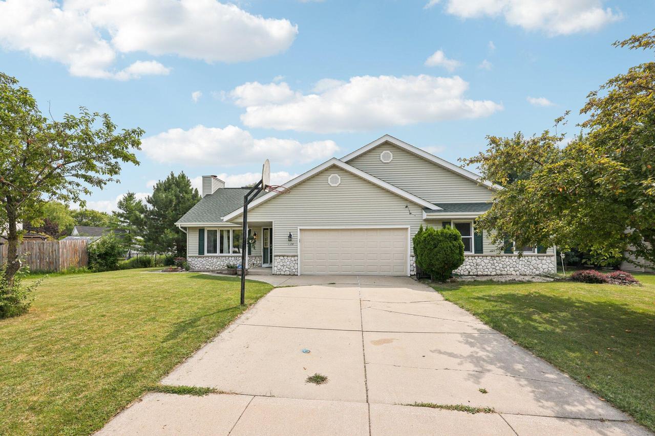 7170 S Countryside Dr, Franklin, WI 53132