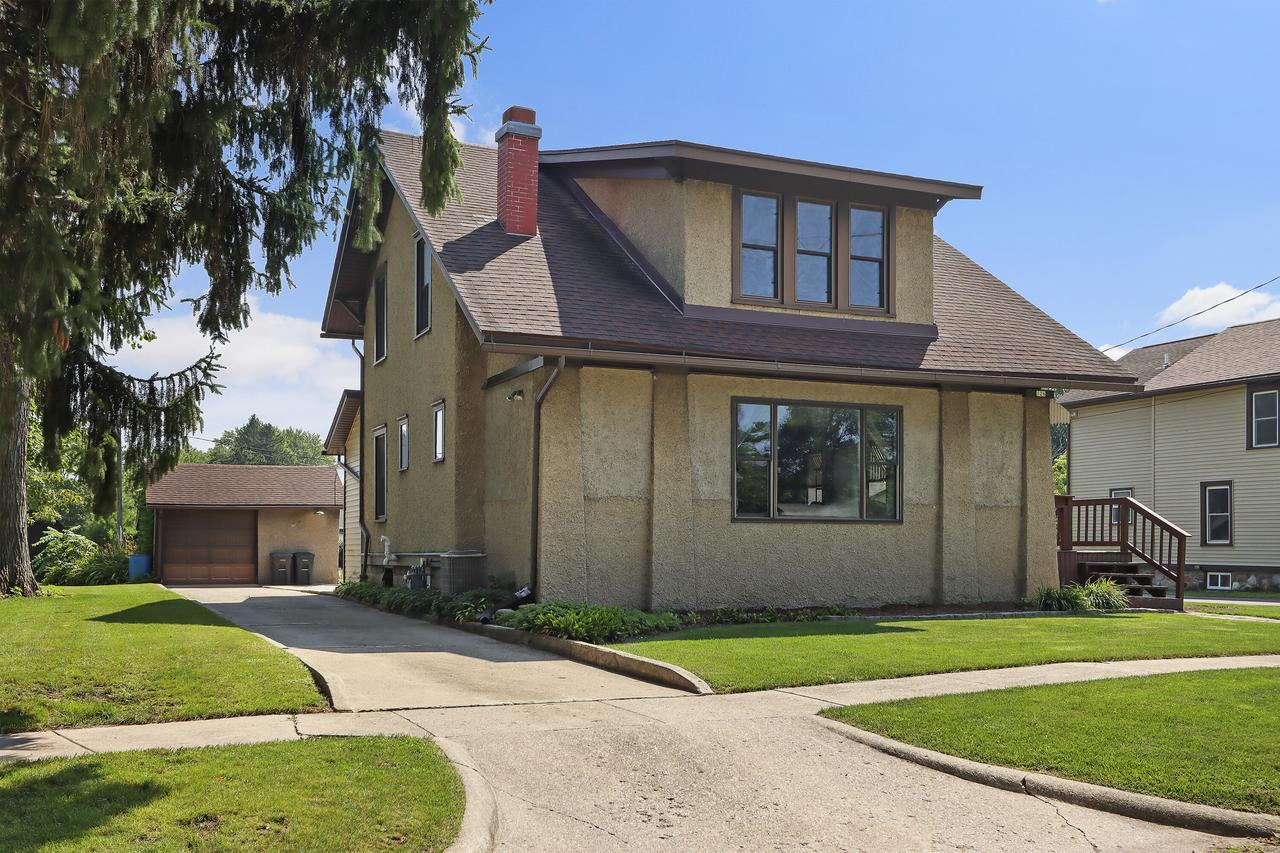 126 N 5th Ave, Walworth, WI 53184