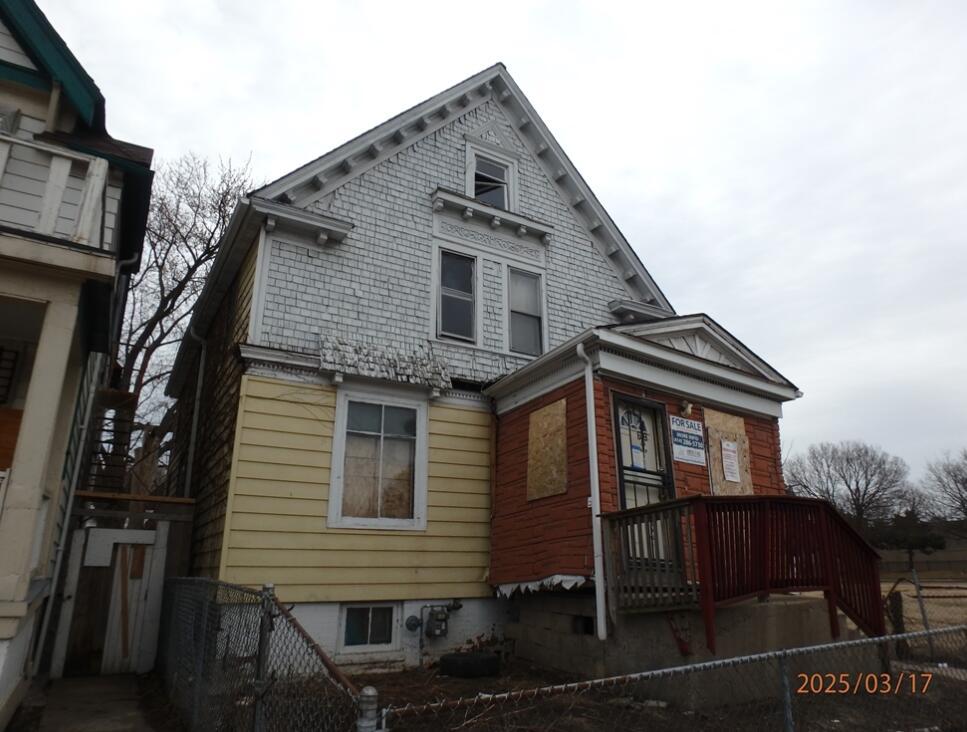 2420 N 27th St, Milwaukee, WI 53210