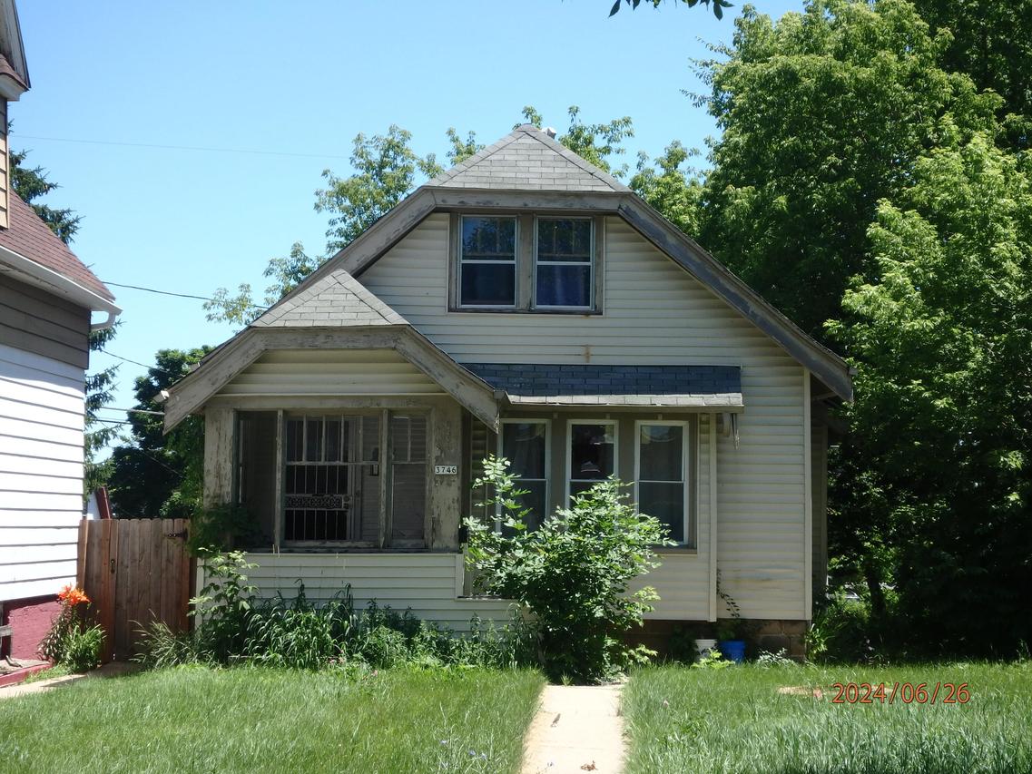 3746 N 11th St, Milwaukee, WI 53206