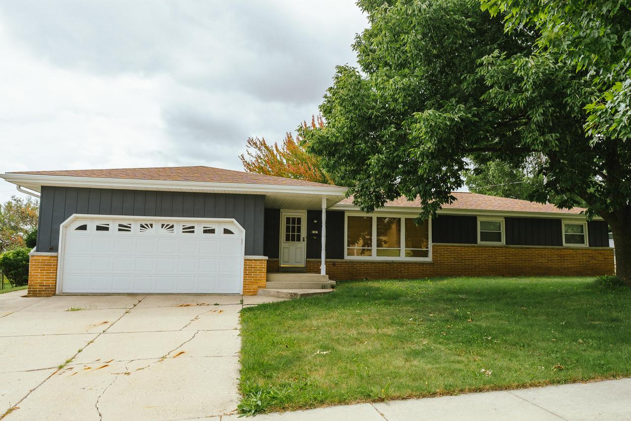 2157 W Henry Ave, Milwaukee, WI 53221