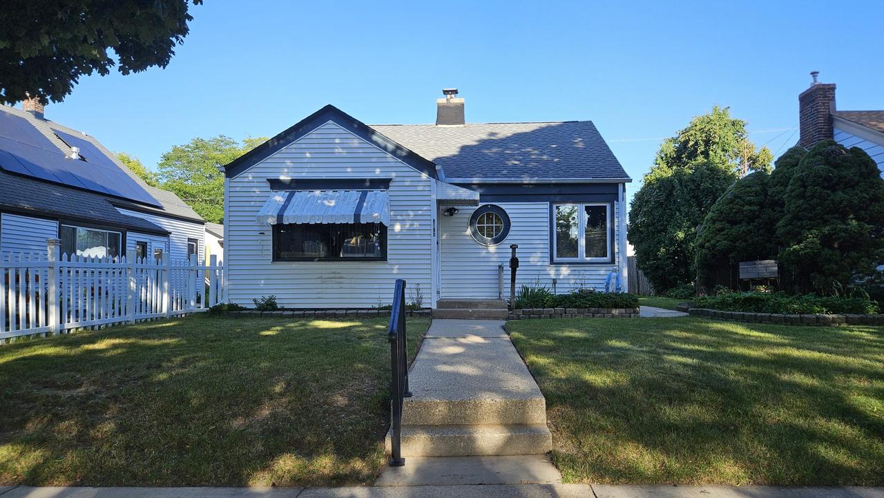 3174 S 22nd St, Milwaukee, WI 53215