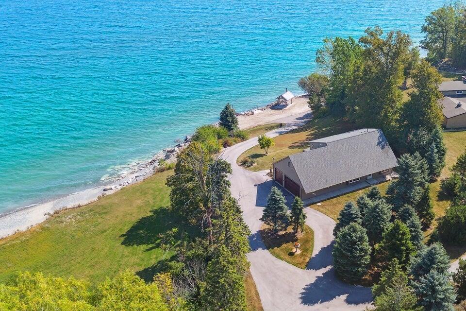 7001 Novak Rd, Caledonia, WI 53402