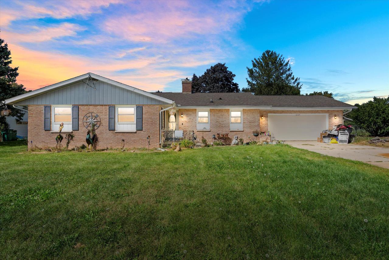 645 E Petunia Ln, Beloit, WI 53511