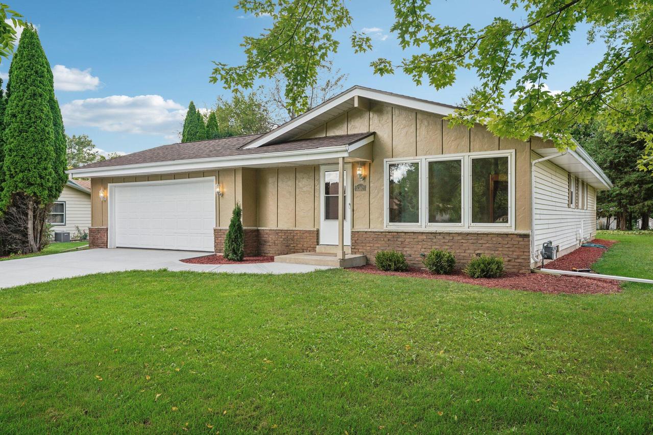 3382 Moraine Dr, Richfield, WI 53033