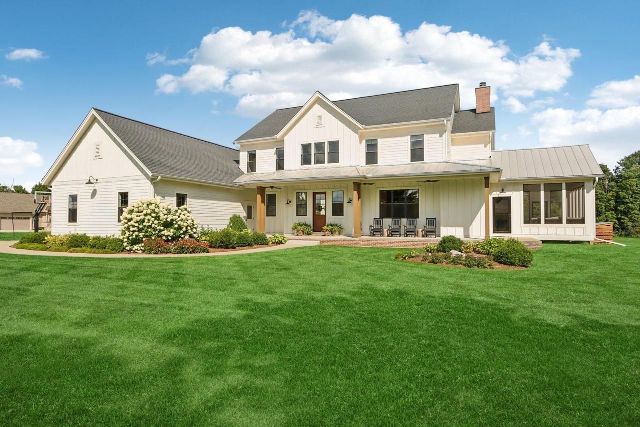 998 N Griffith Rd, Summit, WI 53066