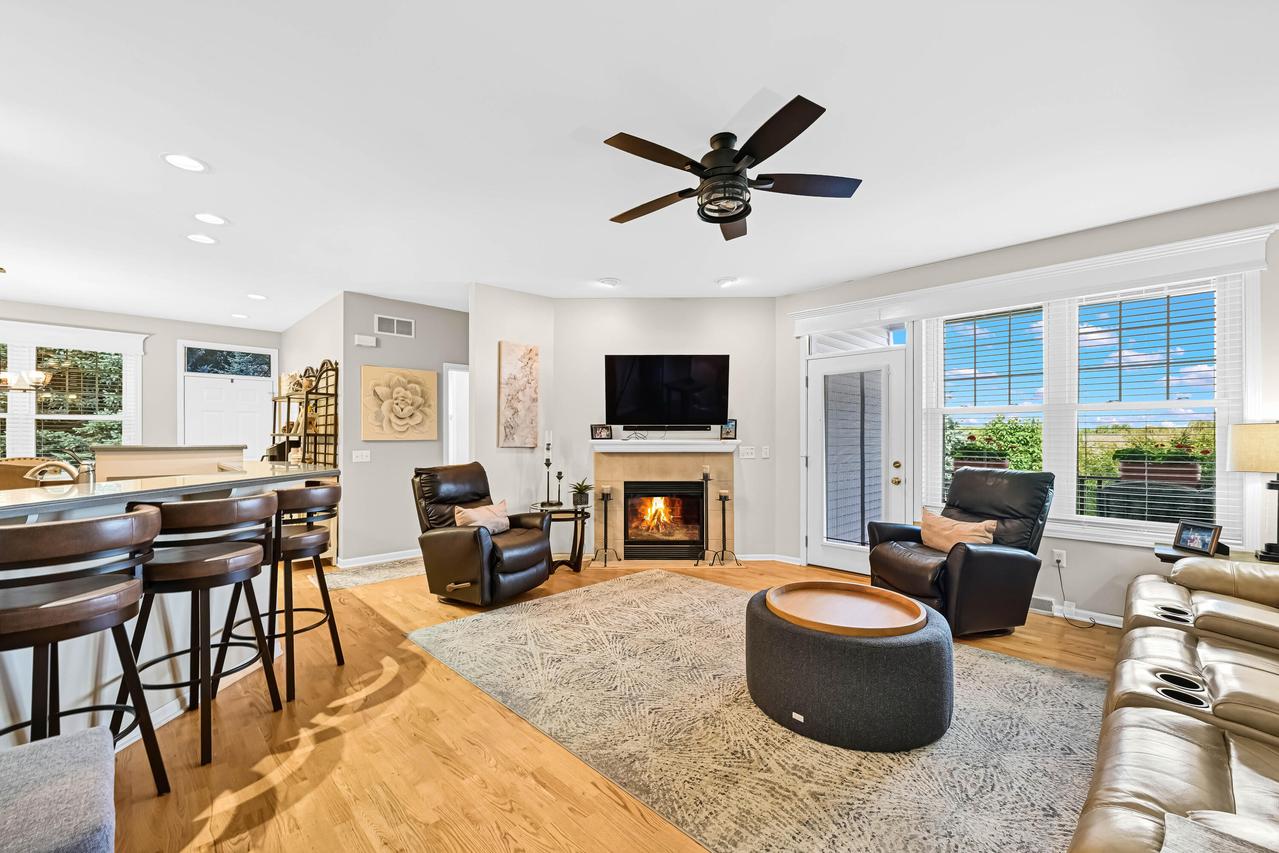 1201 Woodbury Commons #A, Waukesha, WI 53189