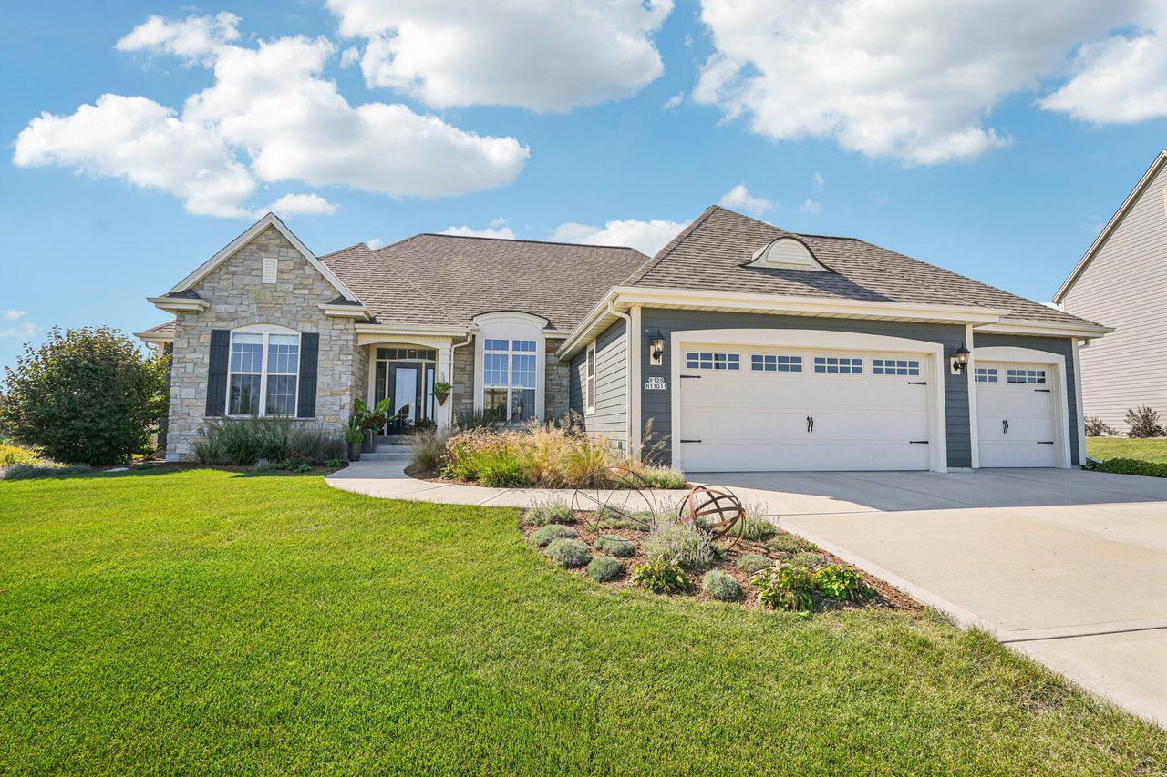 W125N11011 Strawgrass Ln, Germantown, WI 53022