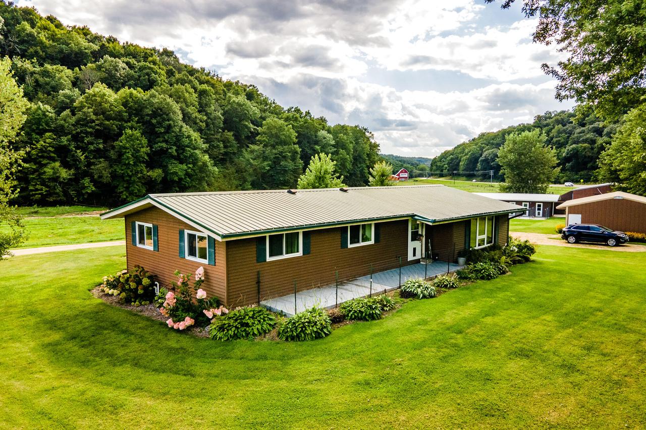 11565 Us Highway 18 -, Patch Grove, WI 53821