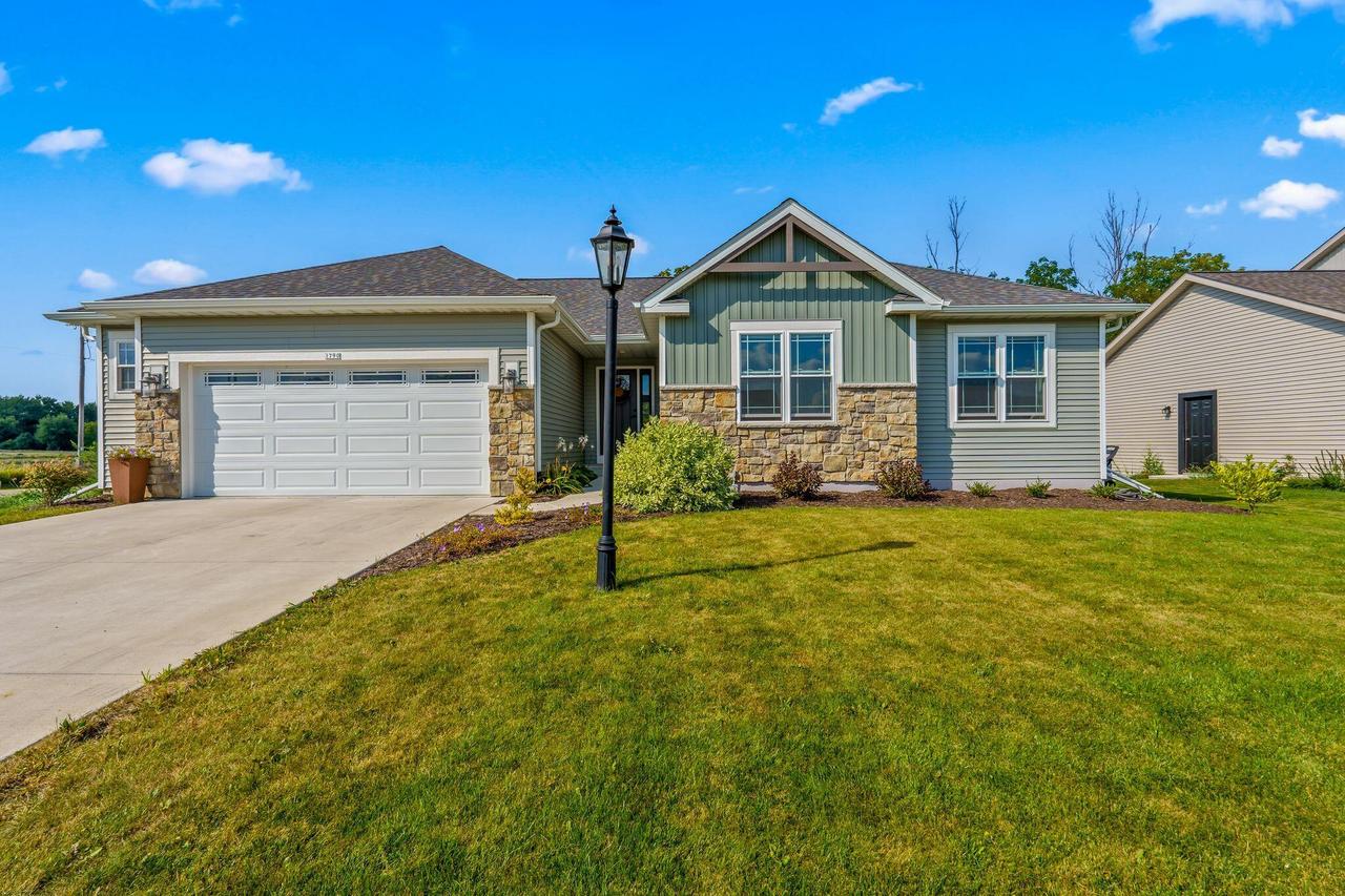 1790 Morgan Station, Oconomowoc, WI 53066