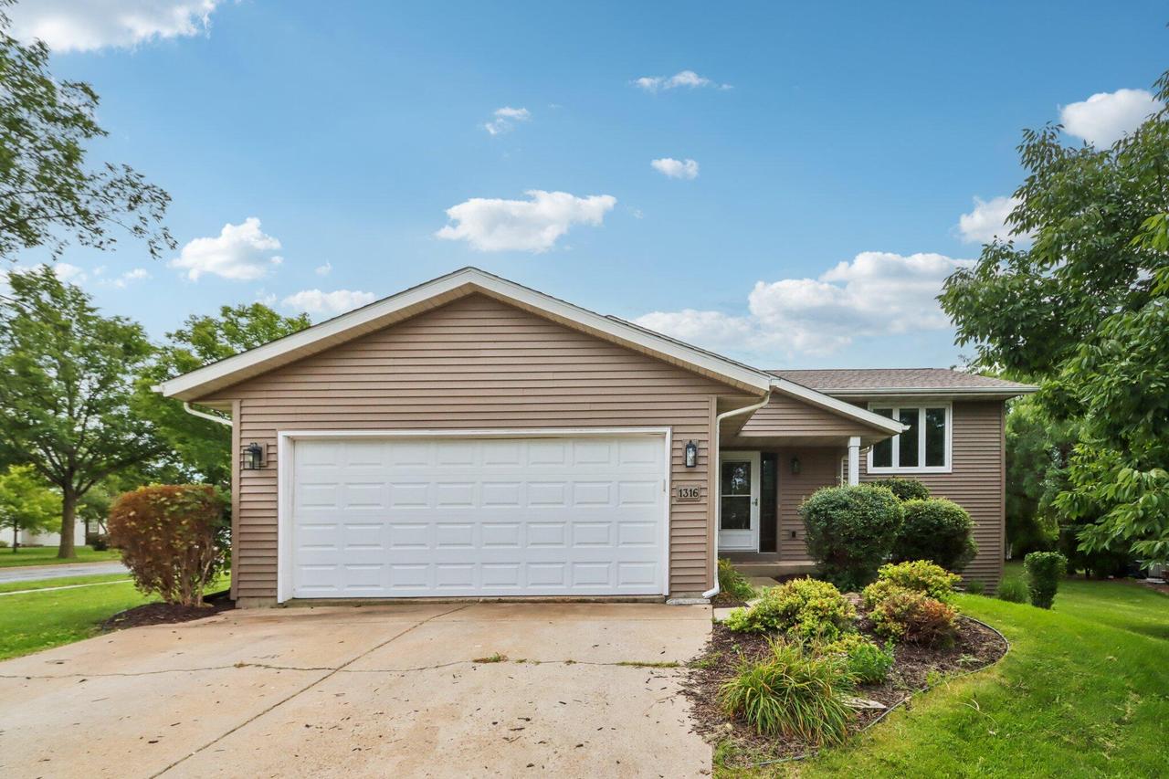 1316 Buttercup Way, Lake Mills, WI 53551