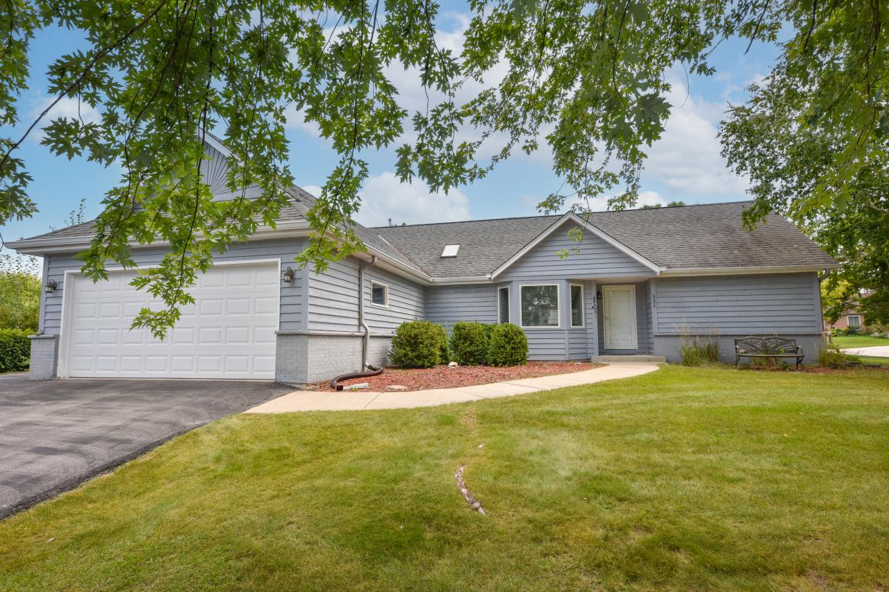 924 Westport Dr, Port Washington, WI 53074