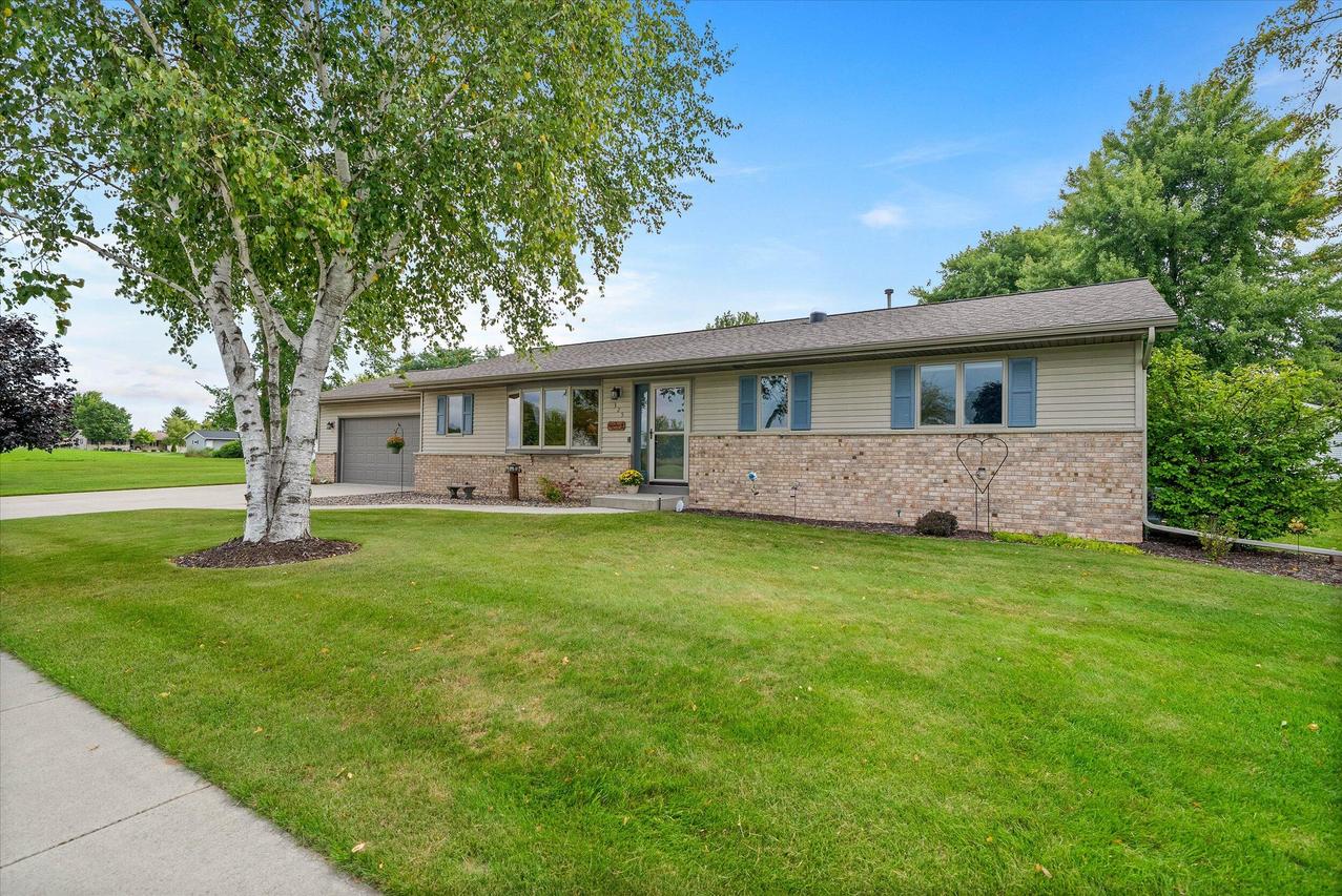 325 N 15th St, Oostburg, WI 53070