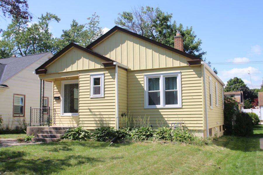 3229 N 88th St, Milwaukee, WI 53222