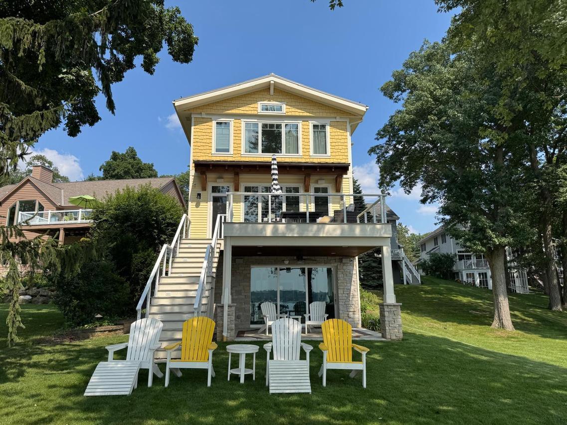 3321 Lake Dr., Delafield, WI 53029