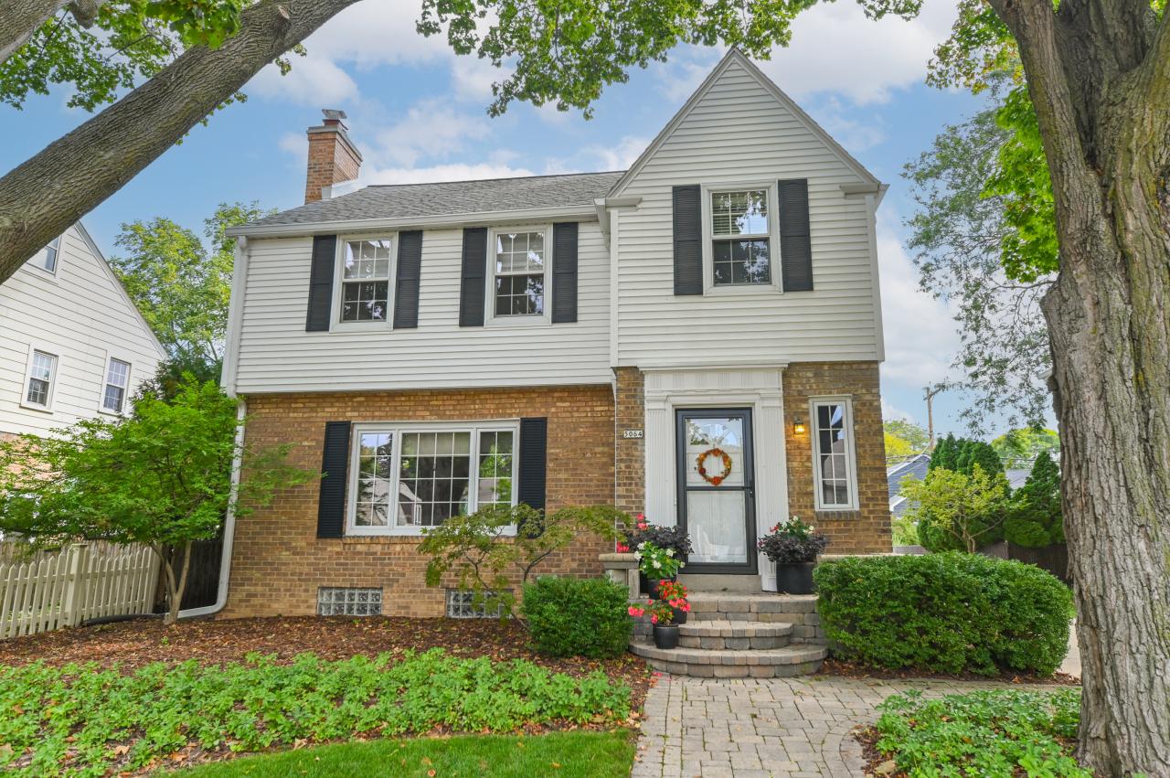 5064 N Santa Monica Blvd, Whitefish Bay, WI 53217