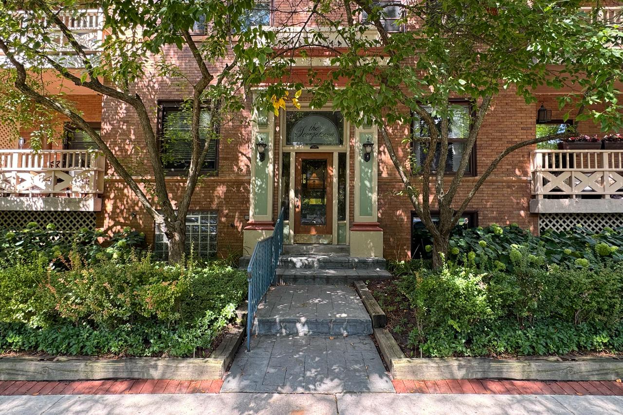 2649 N Hackett Ave #6, Milwaukee, WI 53211