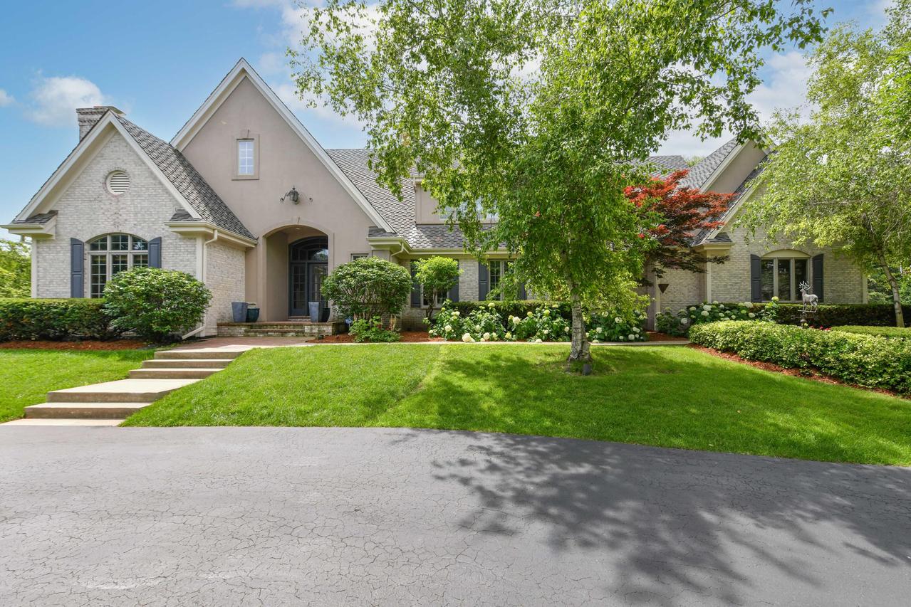 4025 W Stonefield Rd, Mequon, WI 53092