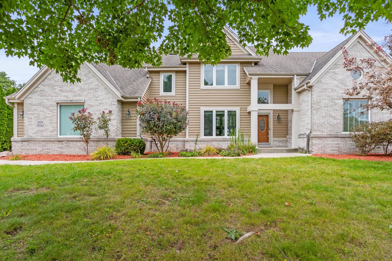 W156N5364 Bette Dr, Menomonee Falls, WI 53051