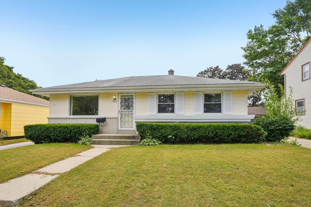 6111 W Boehlke Ave, Milwaukee, WI 53223