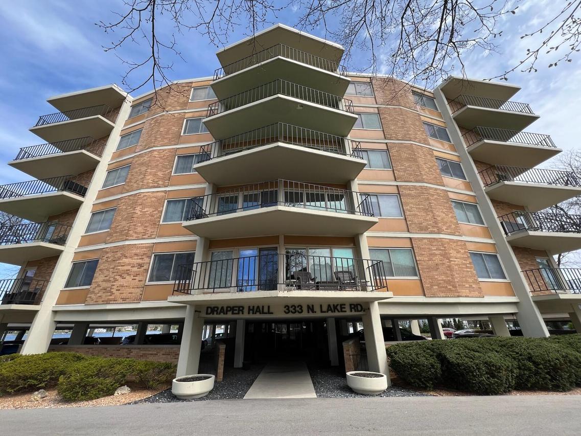 333 N Lake Rd #507, Oconomowoc, WI 53066