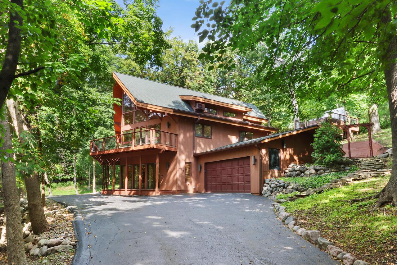 450 N Lower Gardens, Fontana, WI 53125