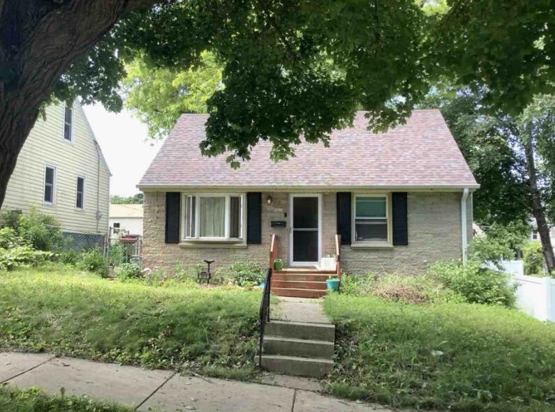 3819 S Arctic Ave, Saint Francis, WI 53235