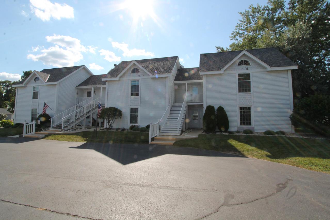 300 Foxwood Dr #125, Waterford, WI 53185