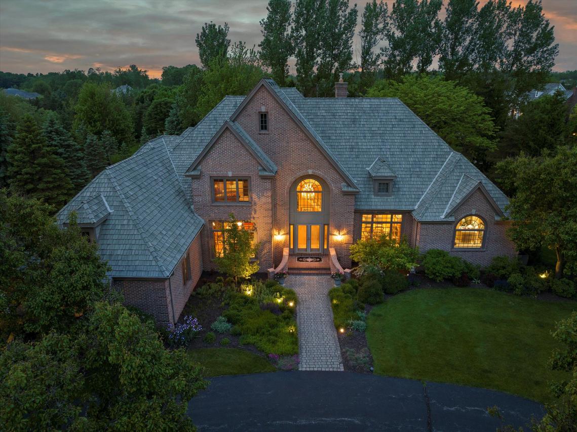 10625 N Pine Ridge, Mequon, WI 53092