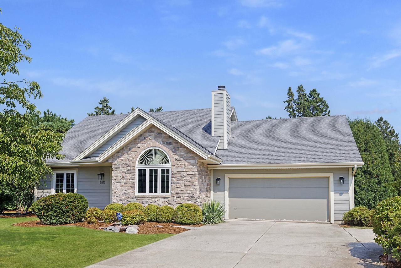 8816 N Seneca Rd, Bayside, WI 53217