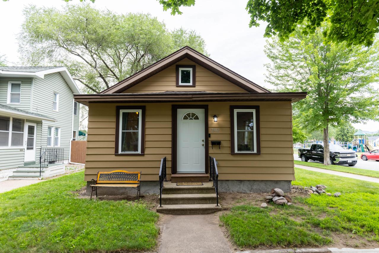 2302 Wood St, La Crosse, WI 54603