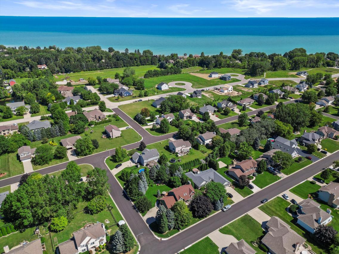 1114 Silent Sunday Ct, Caledonia, WI 53402
