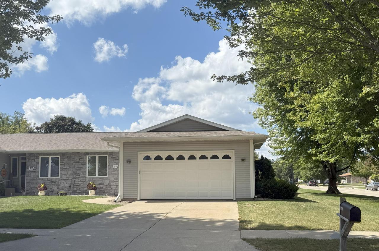 518 N Patricia St, Elkhorn, WI 53121