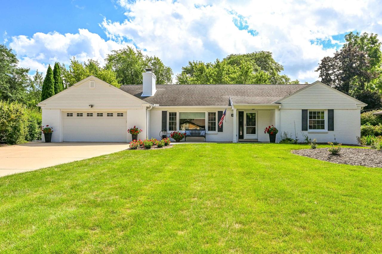 12235 W Woodside Ct, Wauwatosa, WI 53226