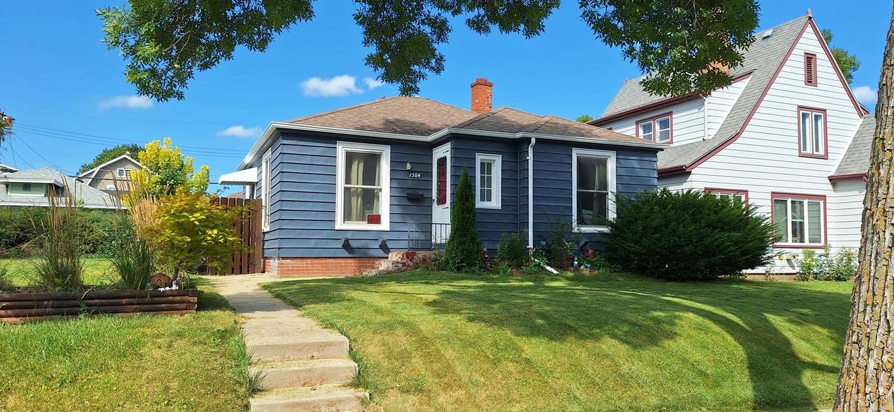 1504 Cleveland Ave, Racine, WI 53405