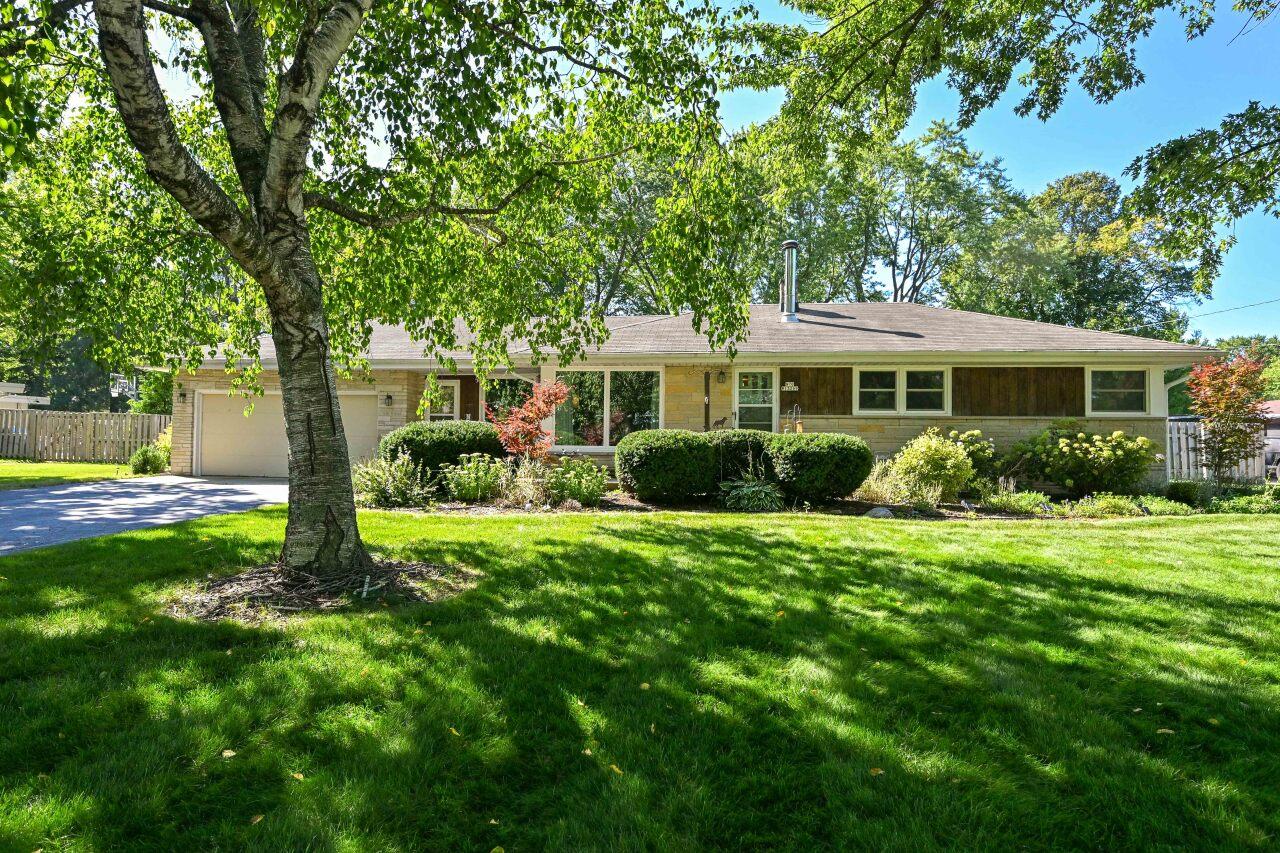 N70W13269 Brentwood Dr, Menomonee Falls, WI 53051