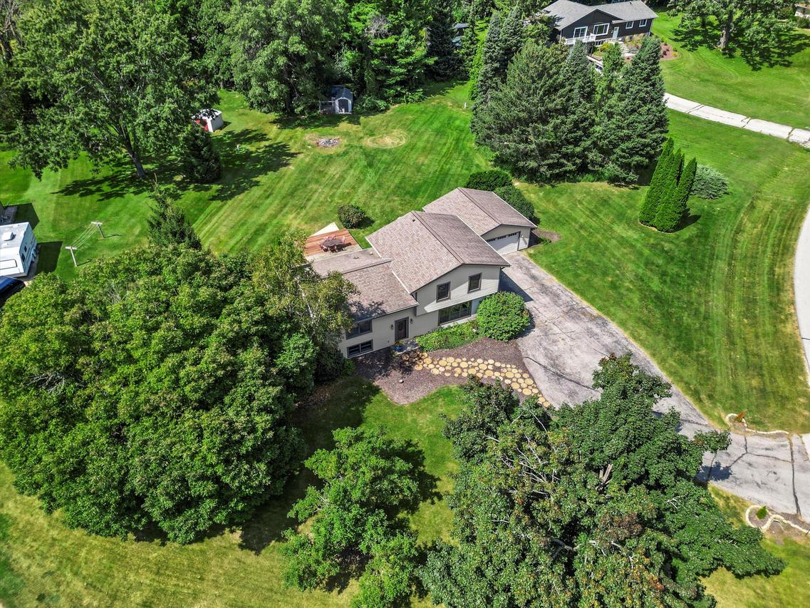 W334S8031 Tolbert Ln, Mukwonago, WI 53149