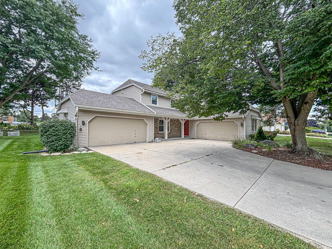 1715 Stardust Dr, Waukesha, WI 53186