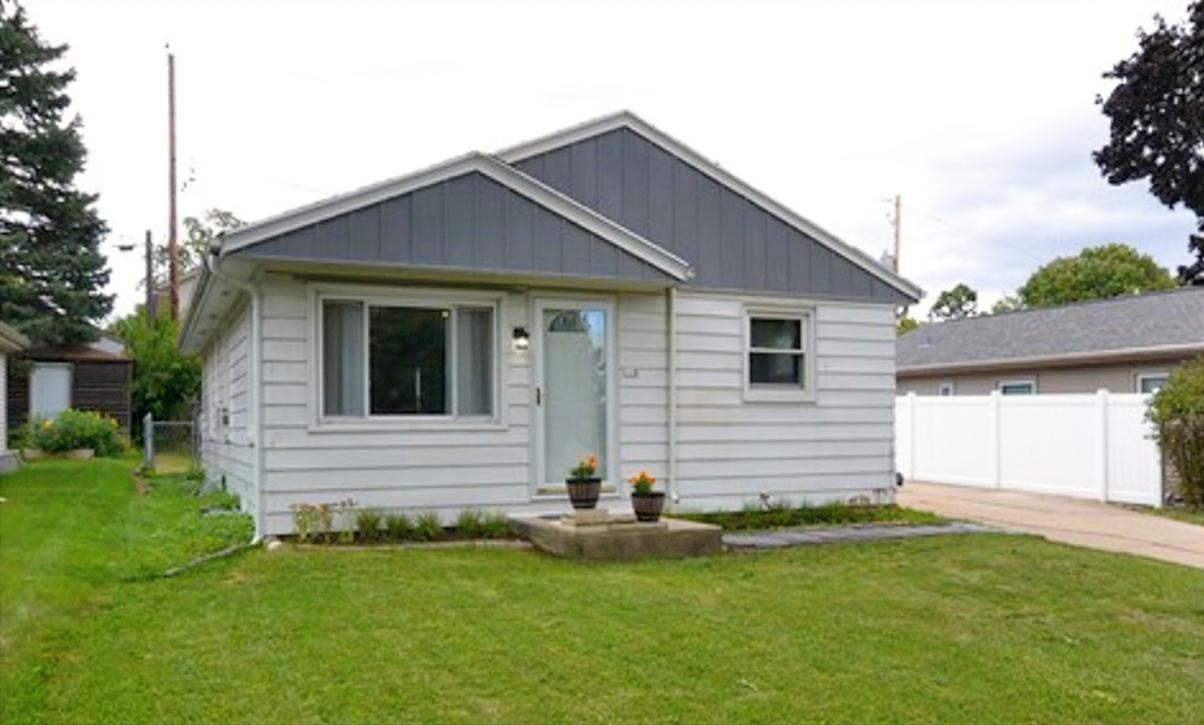 210 N 112th St, Wauwatosa, WI 53226