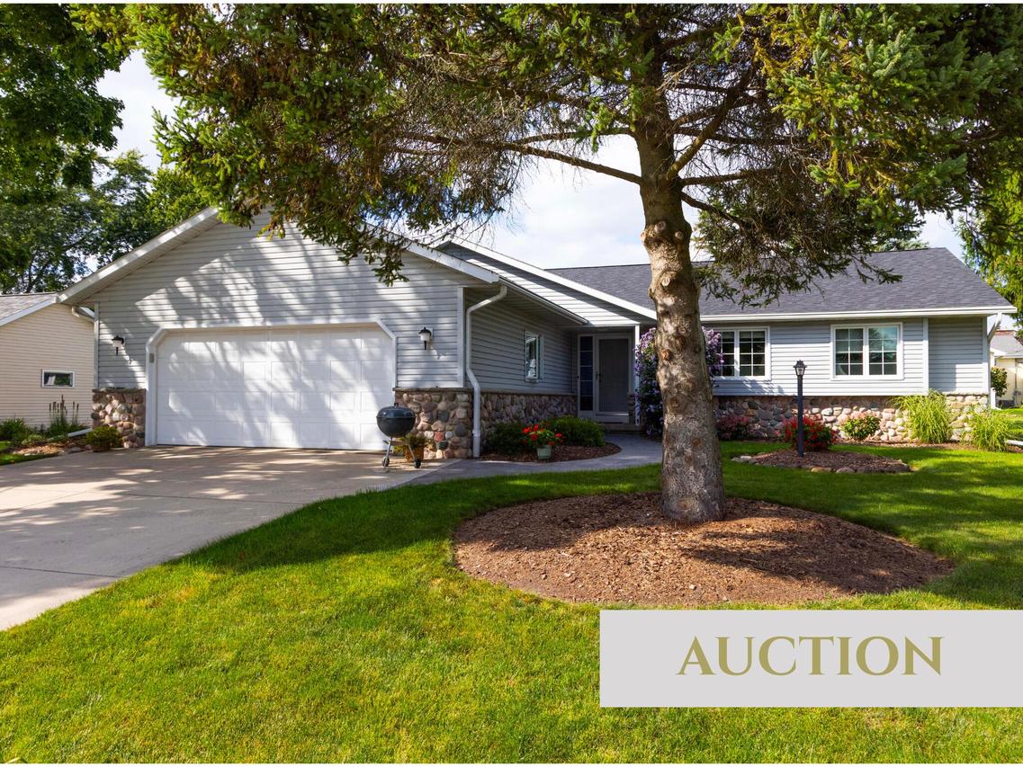 306 W Leonard St, Watertown, WI 53098