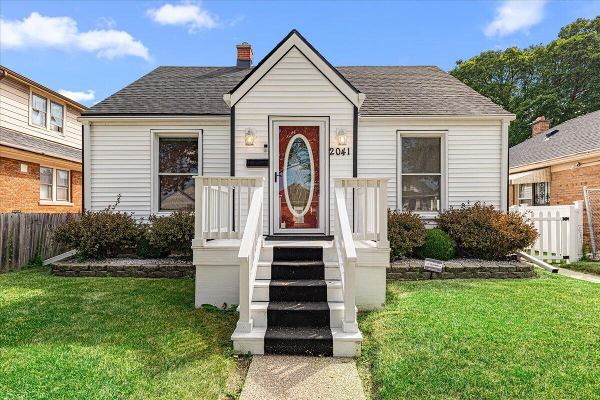 2041 Howe St, Racine, WI 53403