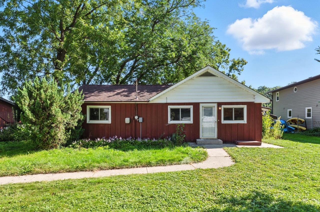 4305 Riverside Rd, Waterford, WI 53185