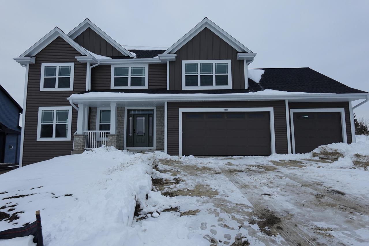 1860 Arbor Vista, West Bend, WI 53095