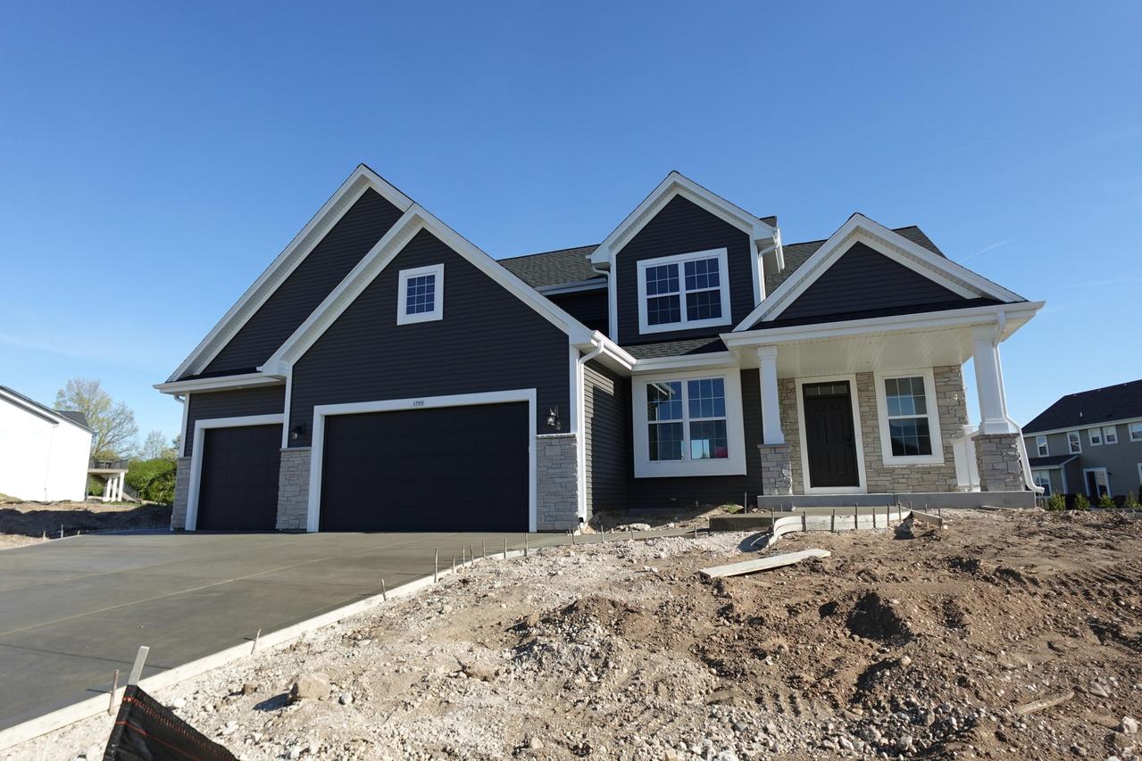 1795 Arbor Vista, West Bend, WI 53095