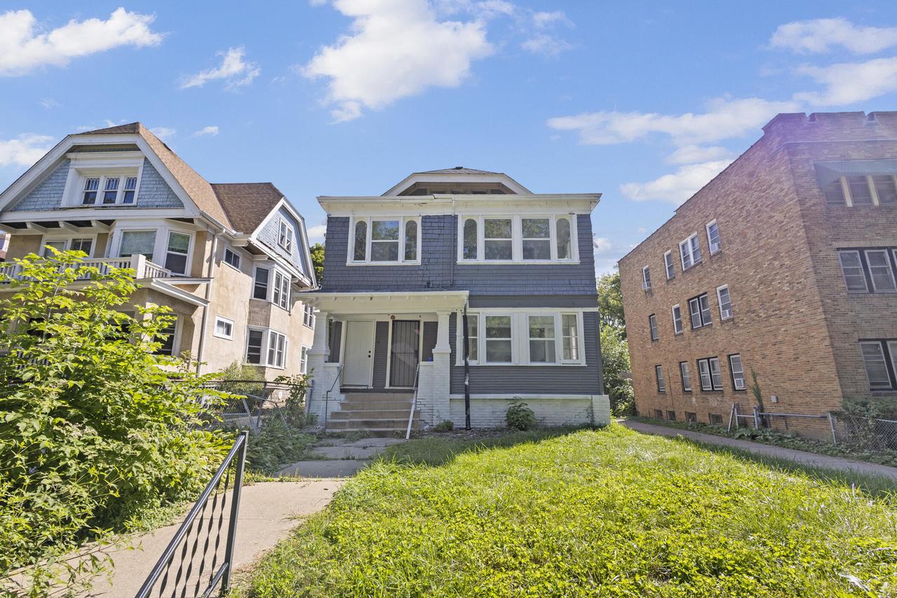4266 W Highland Blvd #4268, Milwaukee, WI 53208