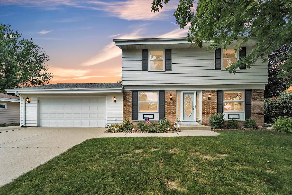 112 W Althea Dr, Grafton, WI 53024