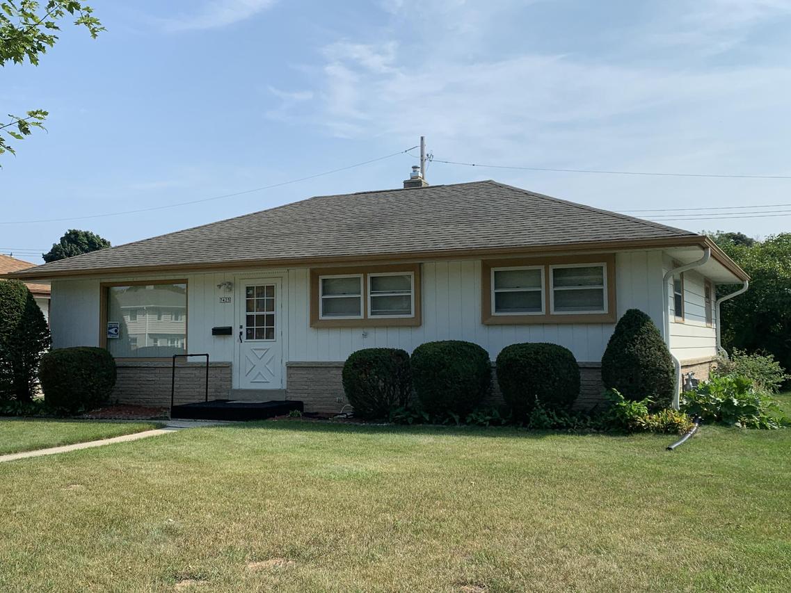 7425 W Honey Creek, Milwaukee, WI 53219